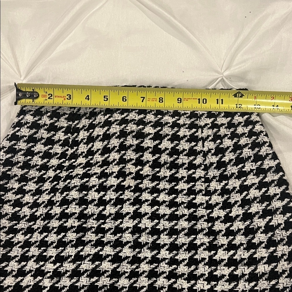 NWOT FAVORITE DAUGHTER Classic Houndstooth Black and White Skirt - Picture 6 of 6